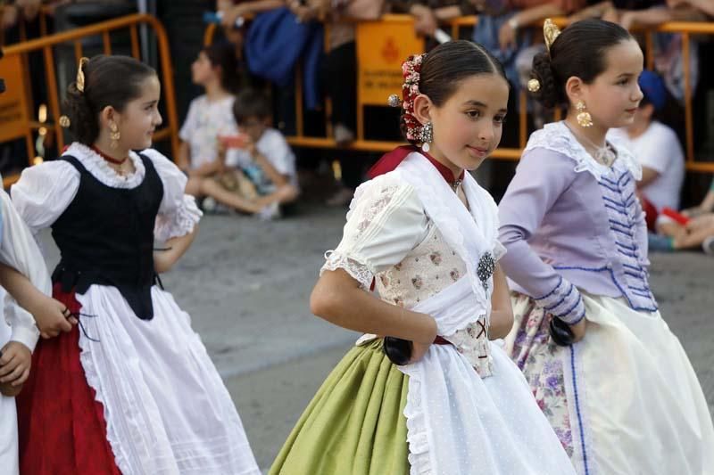 Dansà infantil en la plaza de la Virgen