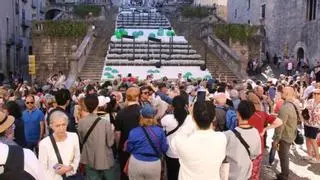 Riuades de gent donen el tret de sortida d'una 69a edició de 'Girona, Temps de Flors' marcada per la sequera