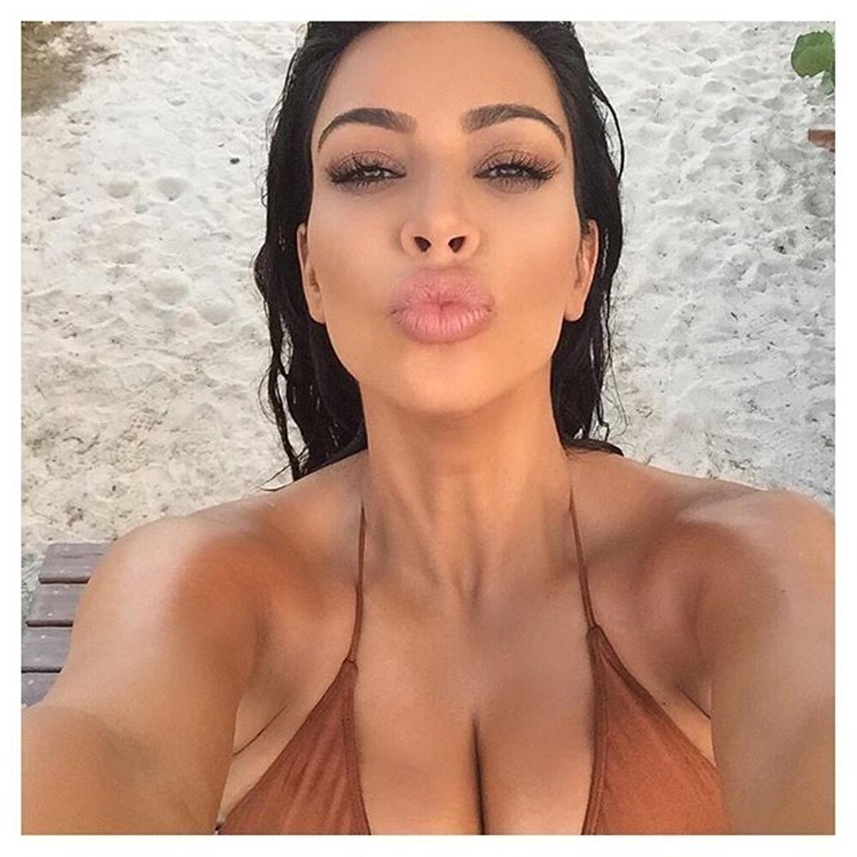 Km Kardashian en la playa