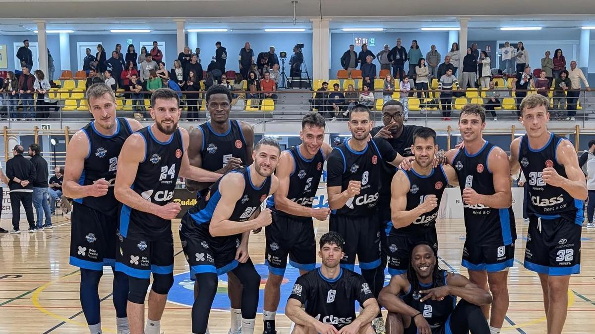 El Class celebra un triunfo.
