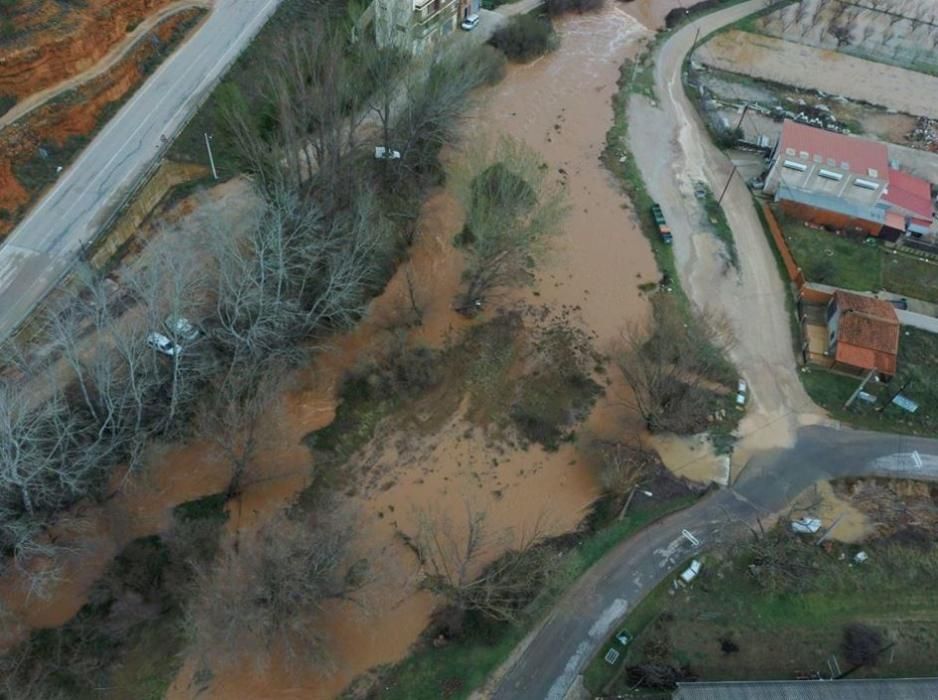 El río Túria se desborda a su paso por Ademuz