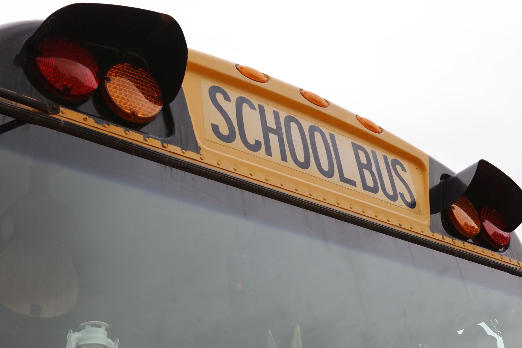 MIt einem zum Wohnwagen umgebauten Schulbus unterwegs auf Mallorca