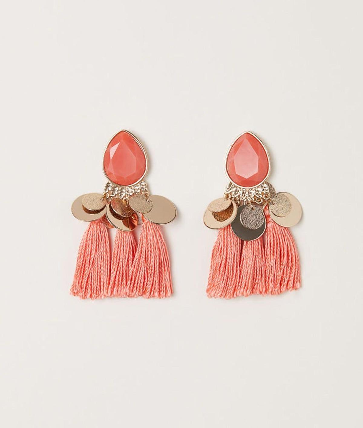 Pendientes con flecos (Precio: 5,99 euros)