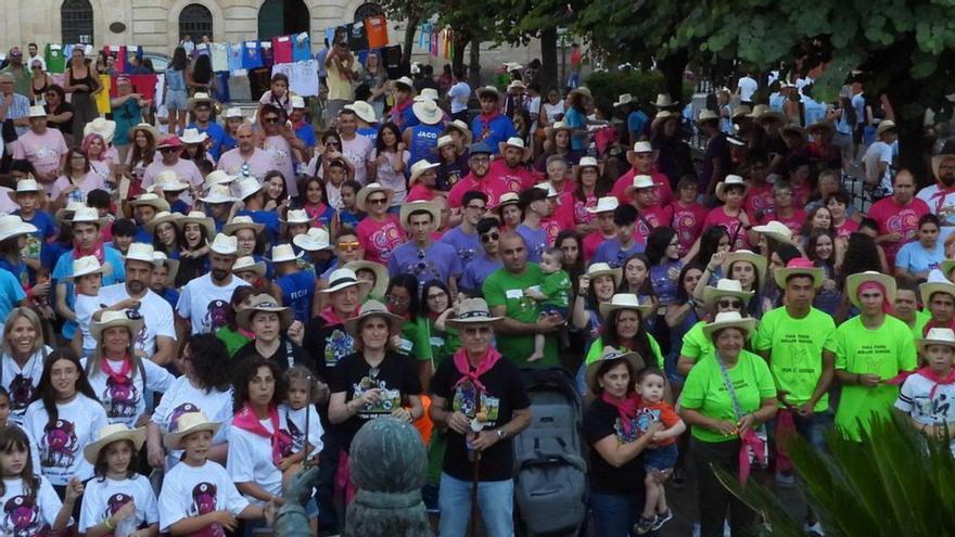 Dos mil carballineses sorprenden con su creatividad en el concurso de camisetas de la Festa do Pulpo