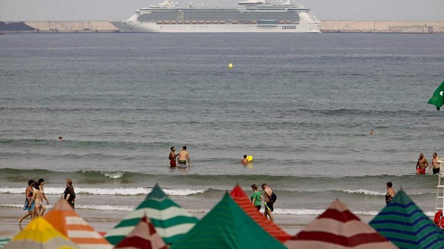 Indepence of the seas&quot;, a su paso por Gijón.