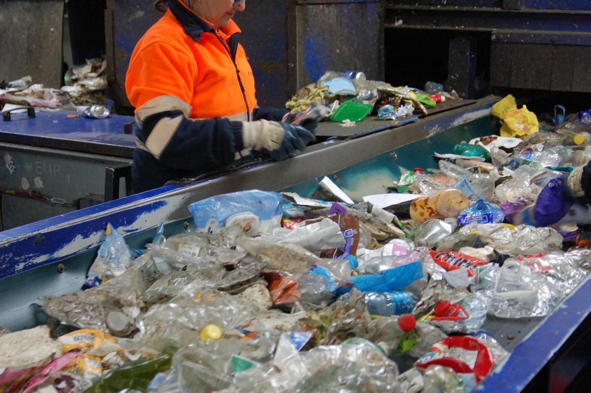 Actualmente hay distribuidos cerca de 6.000 contenedores de recogida selectiva en la Costa del Sol.