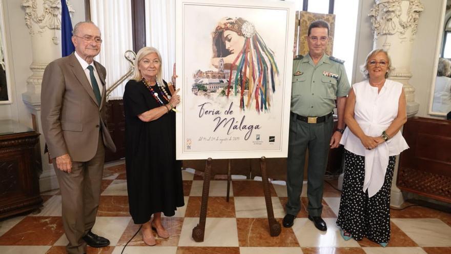 El coronel Jesús Esteban, arropado por autoridades en la presentación del abanderado de la Feria de Málaga 2019.