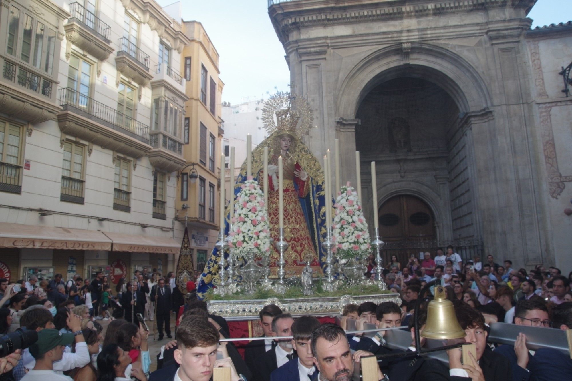 El Rosario vespertino de la Virgen de Lágrimas y Favores, en imágenes