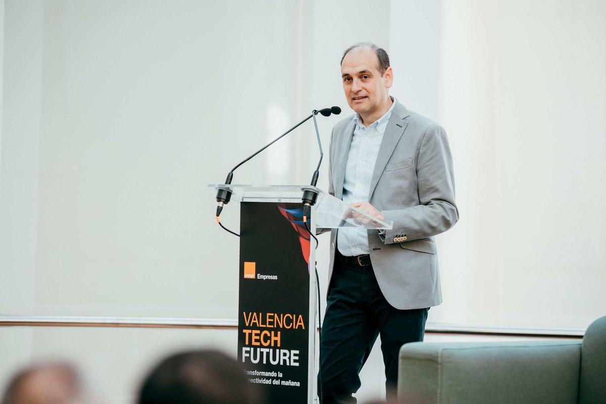 Raúl Fernández, director territorial de Grandes Empresas Levante en Orange, durante la inauguración de la jornada.