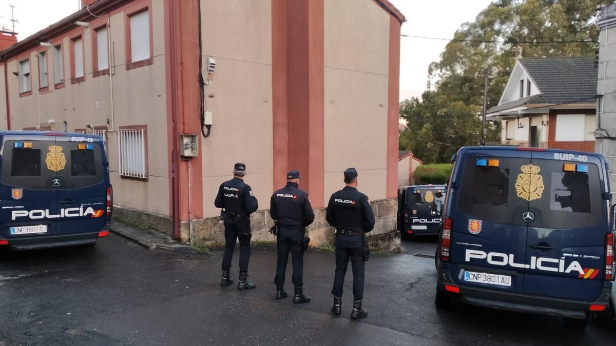 Agentes de Policía Nacional durante una operación.