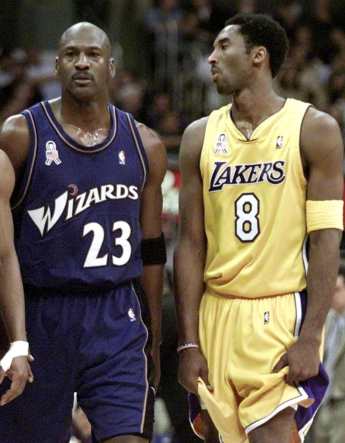 Michael Jordan, en su etapa con los Wizards, junto a Kobe Bryant