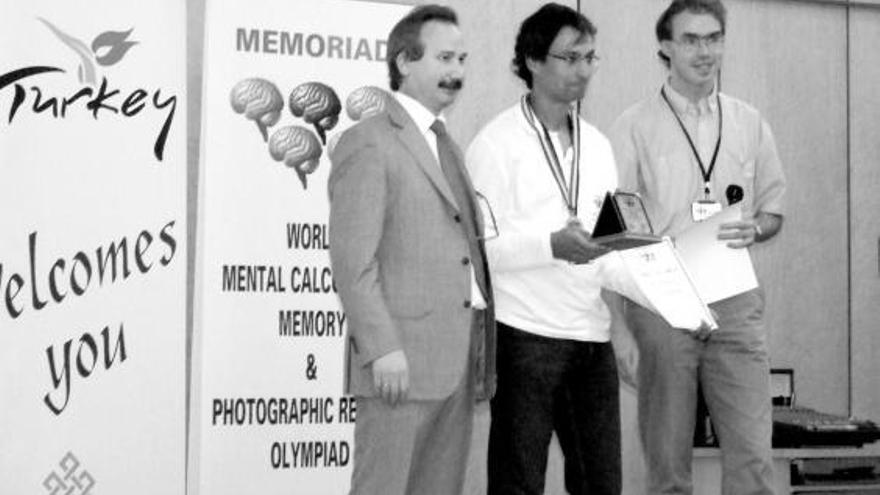 Alberto Coto gana tres medallas en la Olimpiada de deportes mentales - La  Nueva España
