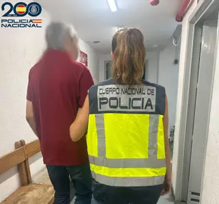 Aparca su coche junto a una mujer que se pasea por la calle en Palma y se masturba ante ella