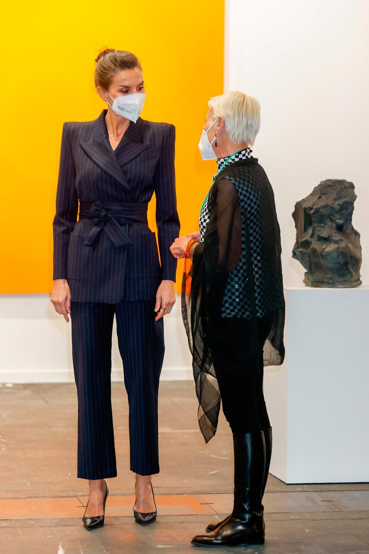 El look diplomático de la reina Letizia en ARCO 2022