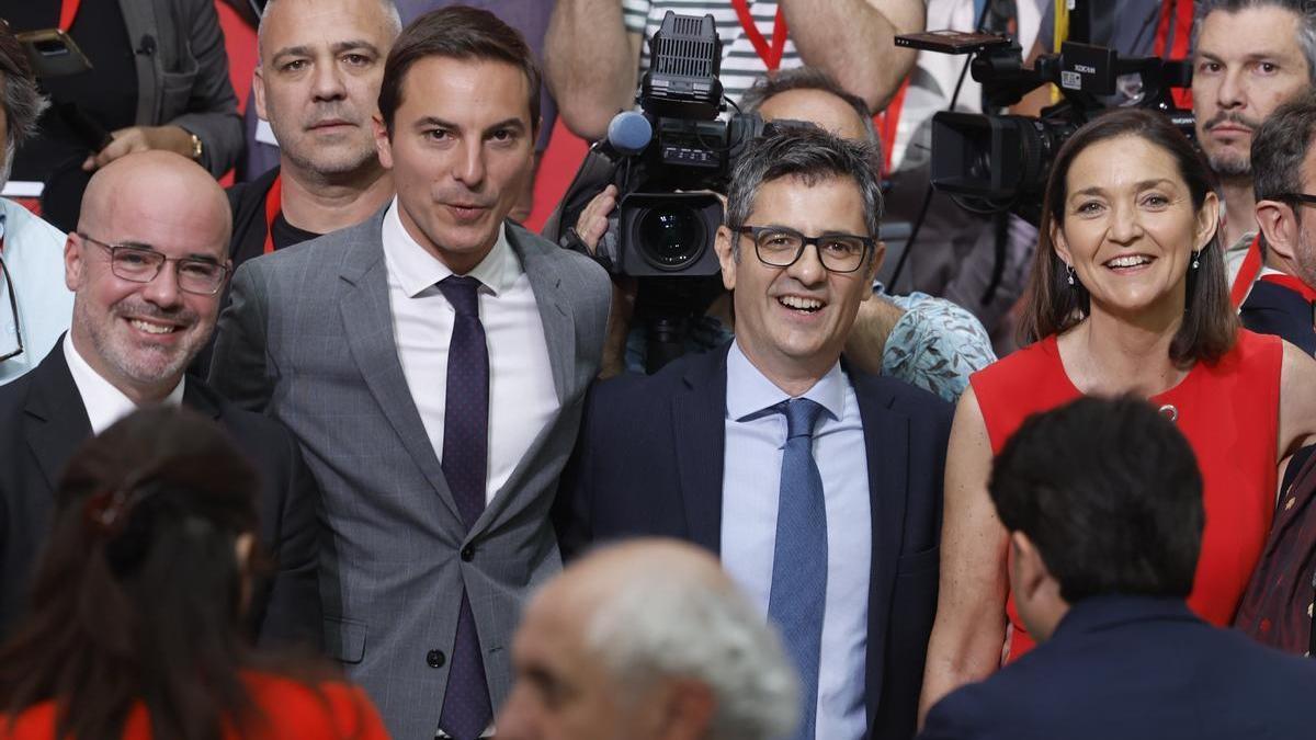 Félix Bolaños con Juan Lobato, junto a Francisco Martín y Reyes Maroto, en los actos del 2 de mayo.