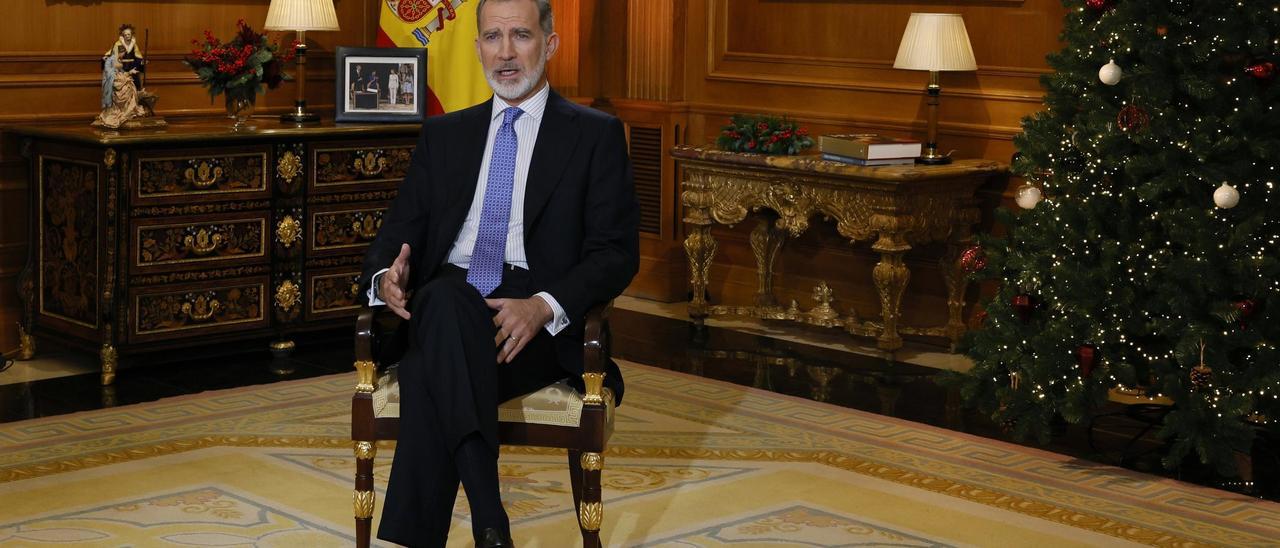 El Rey Felipe VI ofrece su tradicional discurso de Nochebuena desde Zarzuela, en Madrid (España) a 24 de diciembre de 2023.