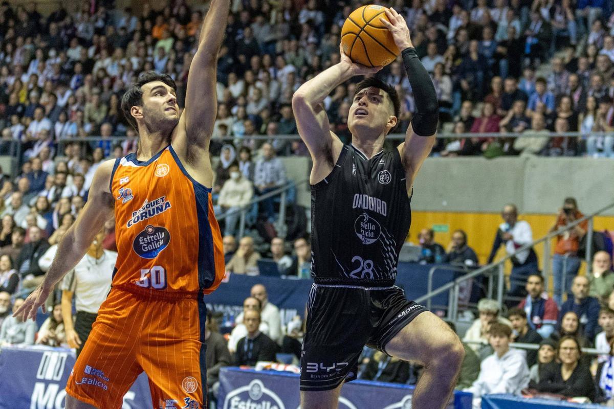El Obradoiro superó al Coruña en el derbi del Fontes do Sar.