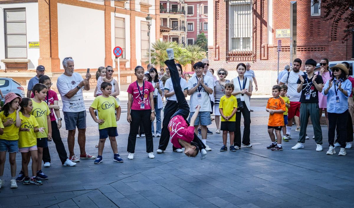 Demostración de acrobacias del grupo de baile de Taiwán