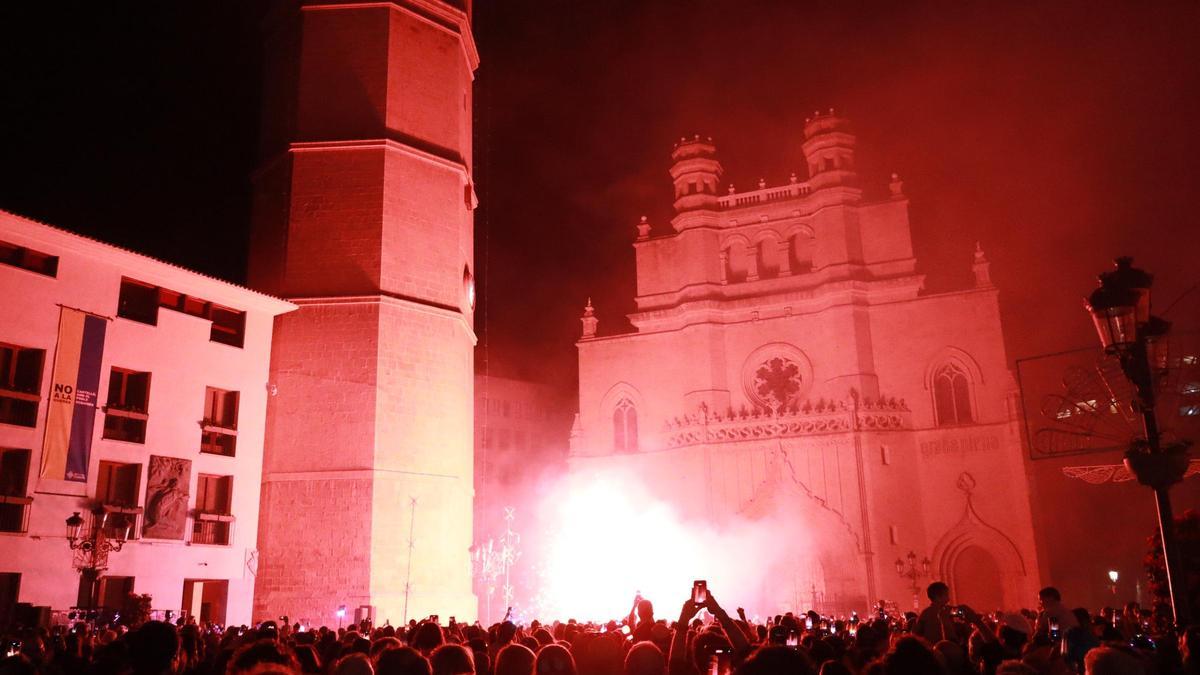La plaza Mayor volvió a congregar a muchísimos castellonenses.