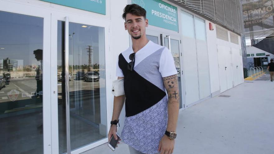 Luis Pérez, esta mañana en el estadio Martínez Valero