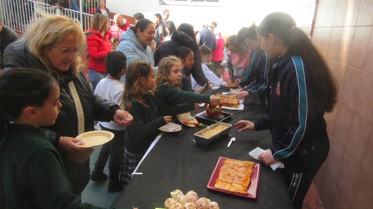 Una de las paradas del almuerzo solidario.