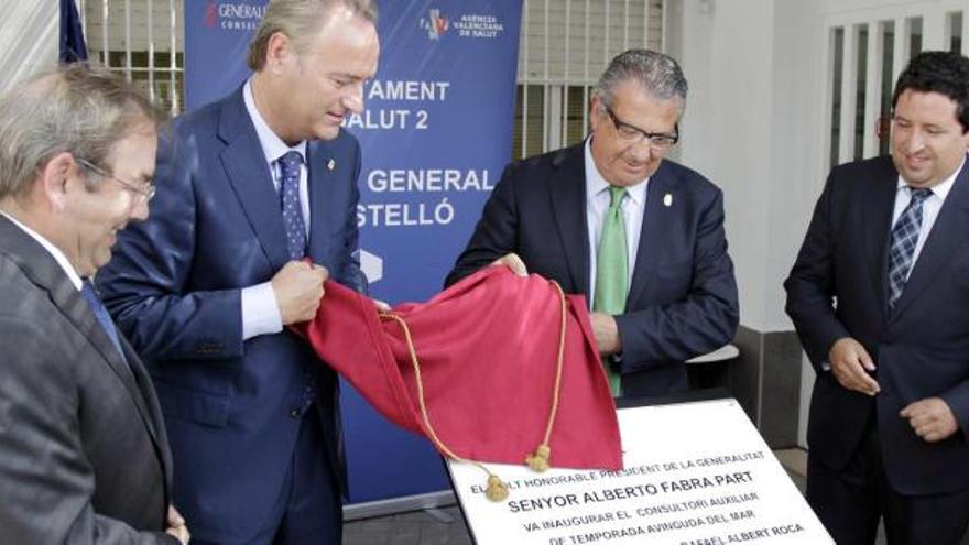 Fabra junto al conseller de Sanidad ayer en la inauguración de un consultorio en Oropesa .