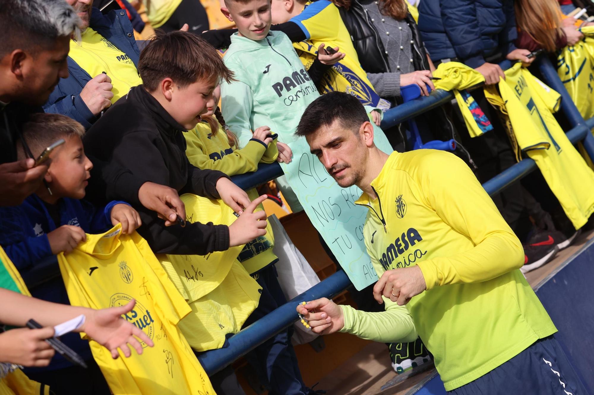 Así ha sido el entrenamiento navideño del Villarreal a puerta abiertas