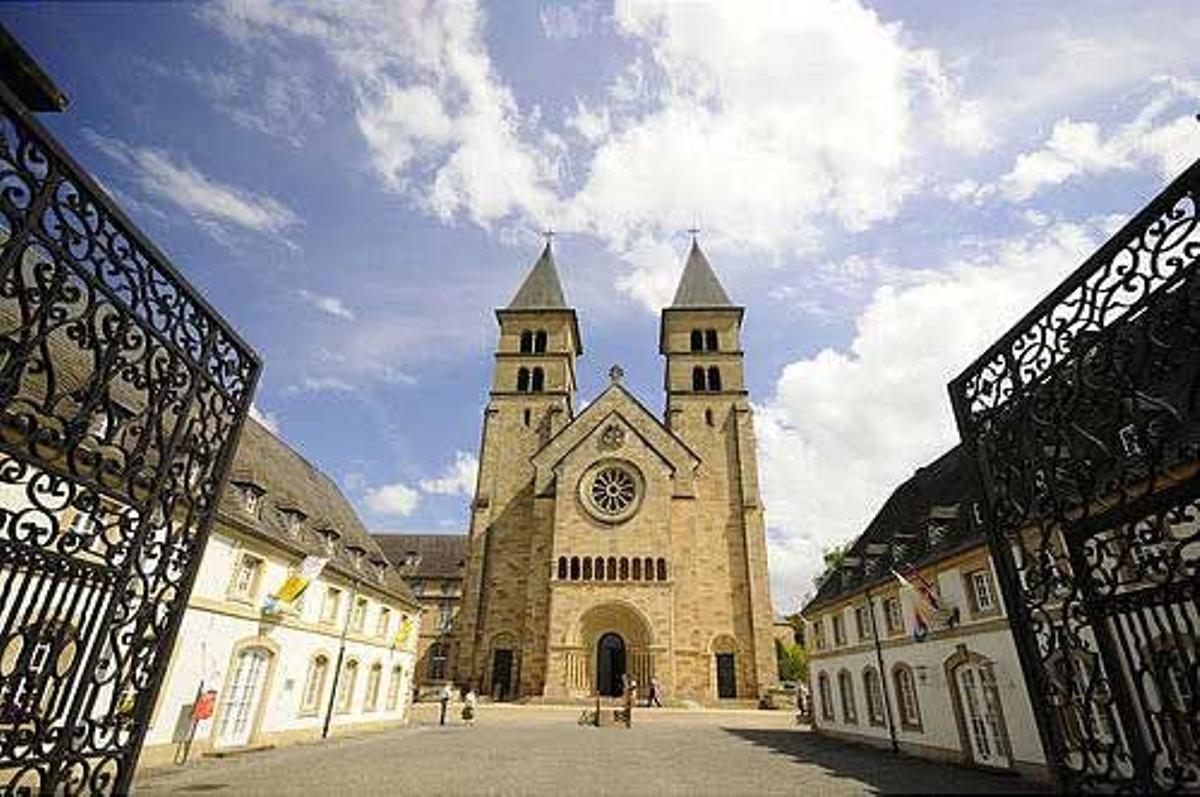 Fachada exterior de la Basílica de Echternach