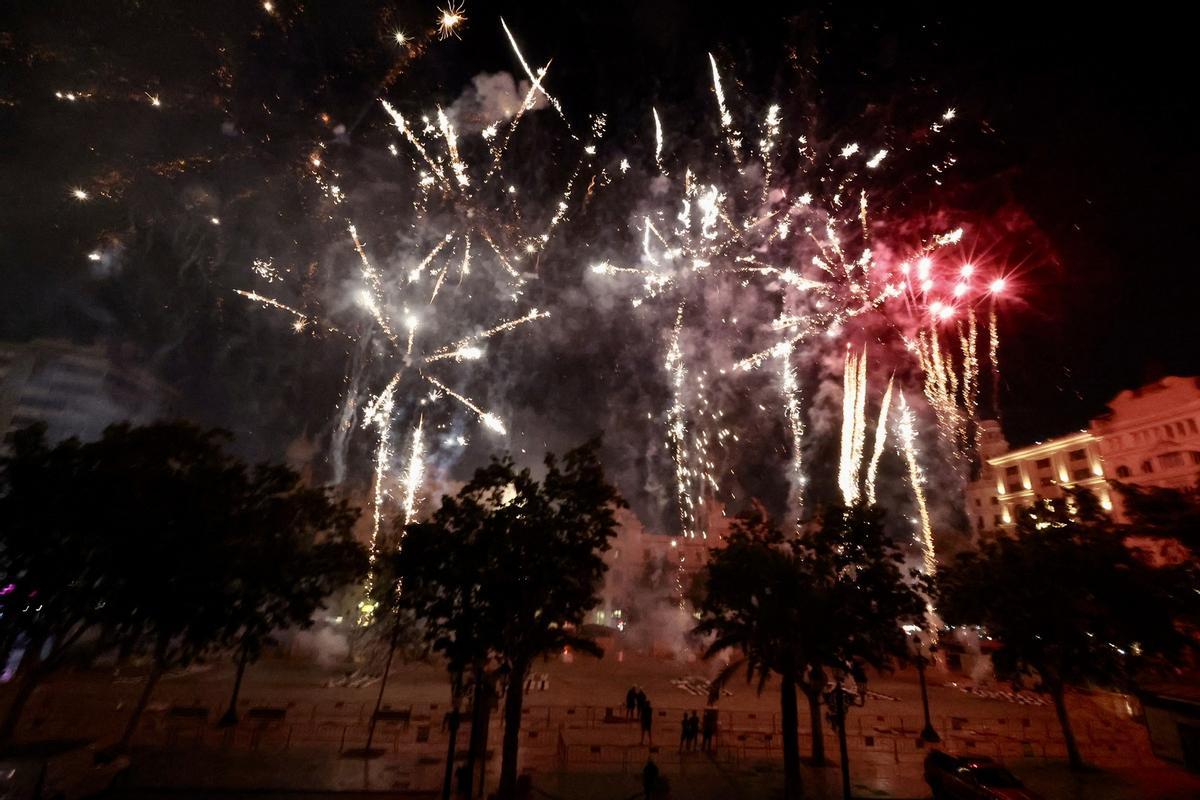 La pirotecnia echa el cierre a la Gran Fira de València