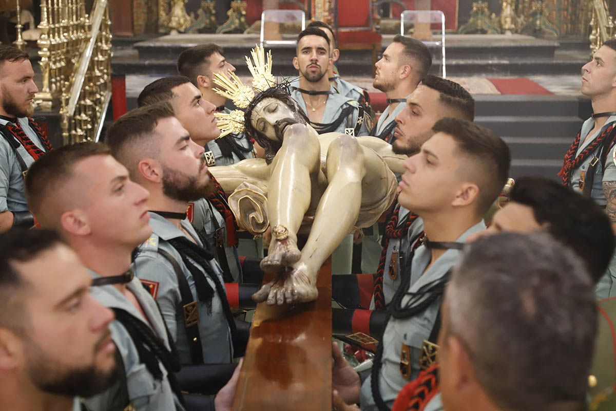 La Legión acompaña al Cristo de  La Caridad