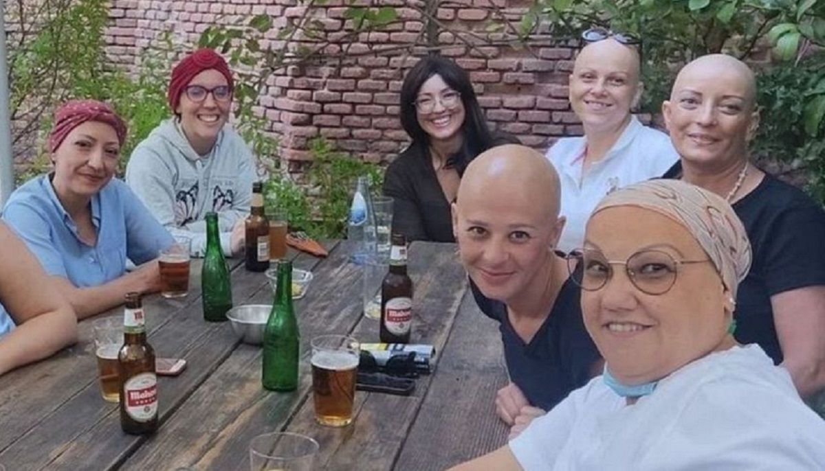 Mujeres de la Asociación de Alopecia de Madrid (ACMA). La presidenta, Conchi Botillo, tercera por la derecha.