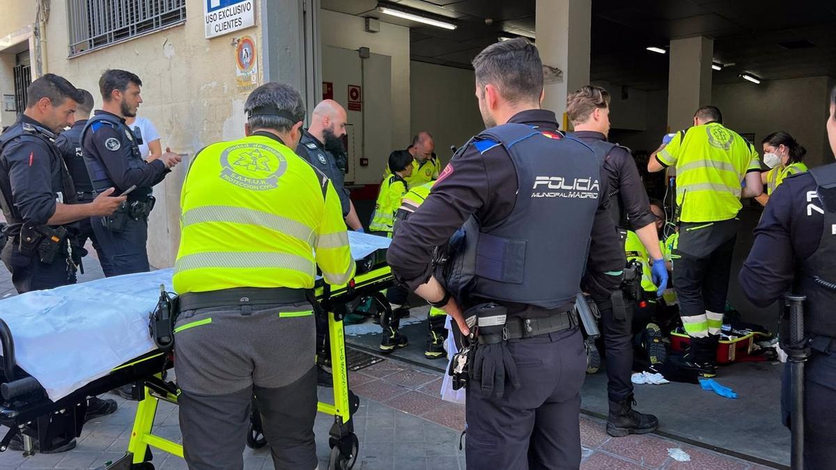 Sucesos.- Trasladado muy grave al hospital un joven por una agresión con arma blanca en el abdomen en calle López Grass.