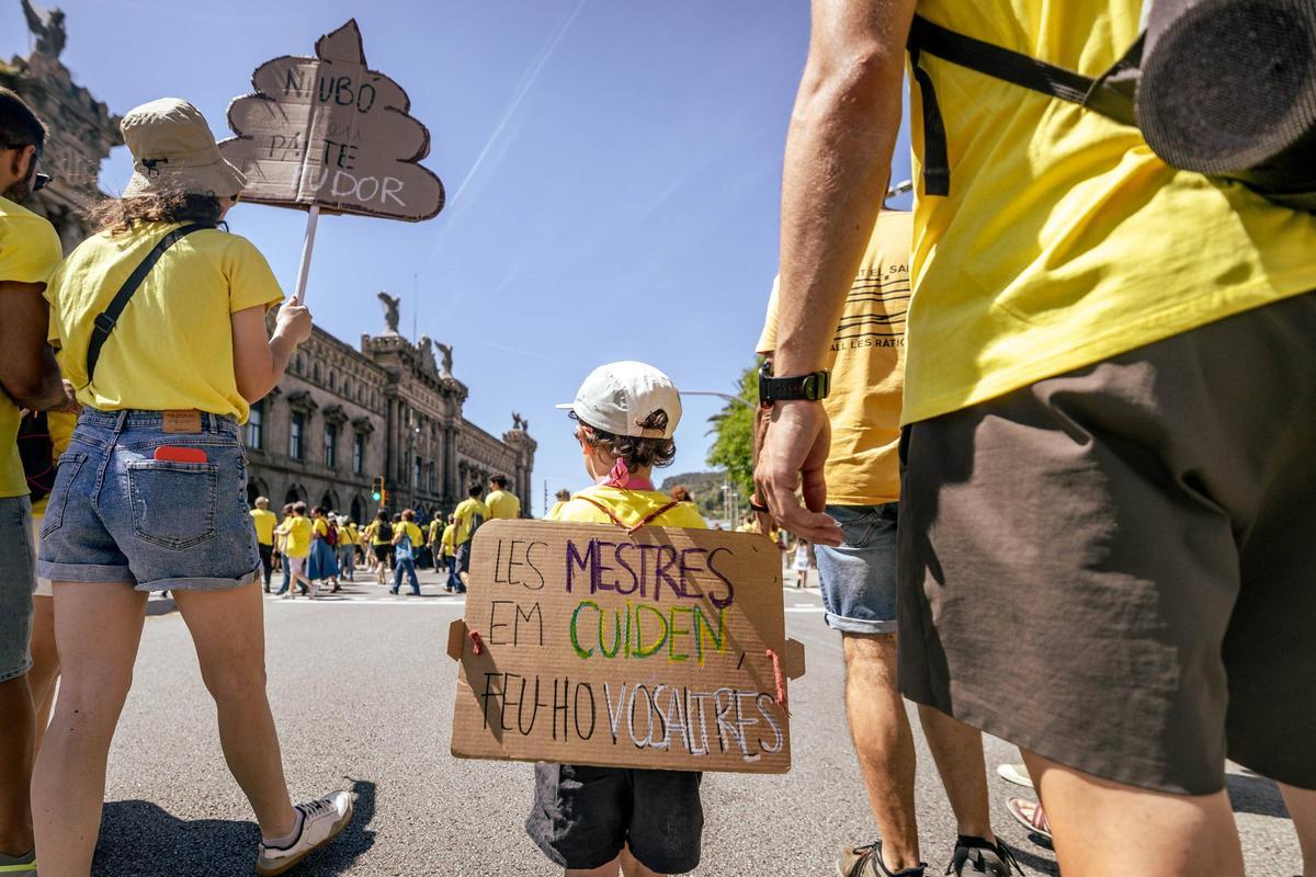 Un niño en la manifestación en Barcelona durante la huelga eduativa del pasado 27 de mayo.