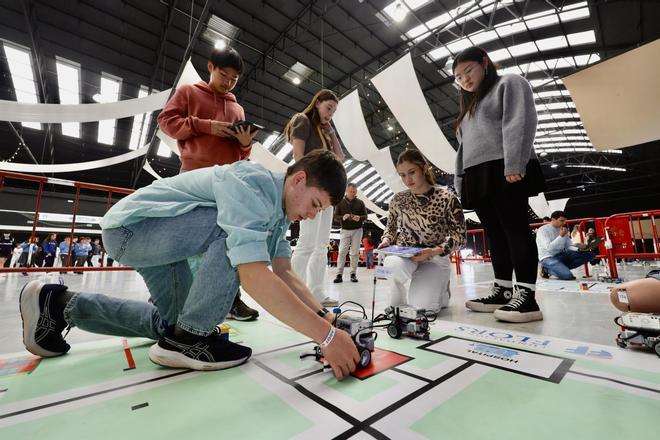 Fotogaleria I Vila-real reuneix 150 estudiants de la Comunitat dins la seua cita de VilaBOT amb la robòtica