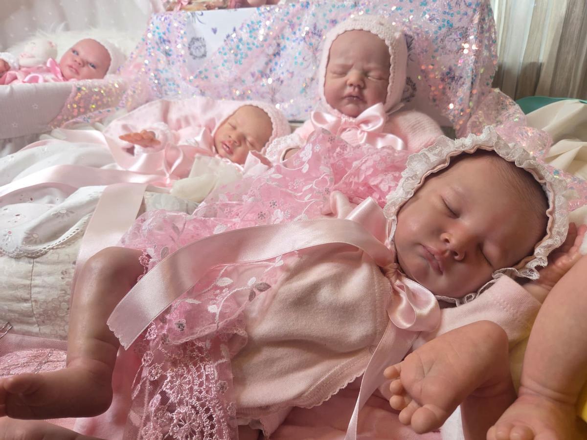 Los bebés reborn realizados en el taller antequerano de Cristina