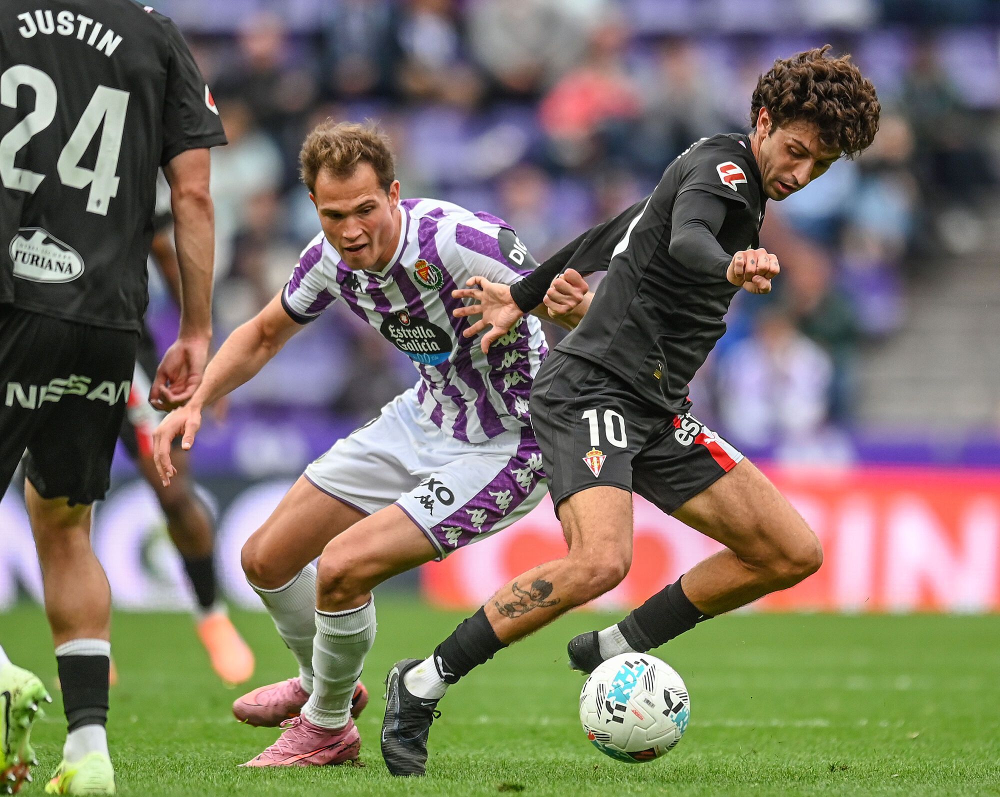 Fútbol. Partido correspondiente a la jornada 10 de Segunda División temporada 2025-2026 entre el Real Valladolid y el Sport. Gijón. Estadio Municipal José Zorrilla Partido de la Liga Hypermotion entre el Real Valladolid CF y el Real Sporting celebrado en el estadio José Zorrilla, Valladolid. 19/10/2025 - Ricardo Ordóñez
