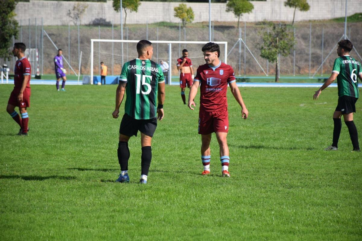 Carlos Arias y Álex Galán en una acción del partido de ida.