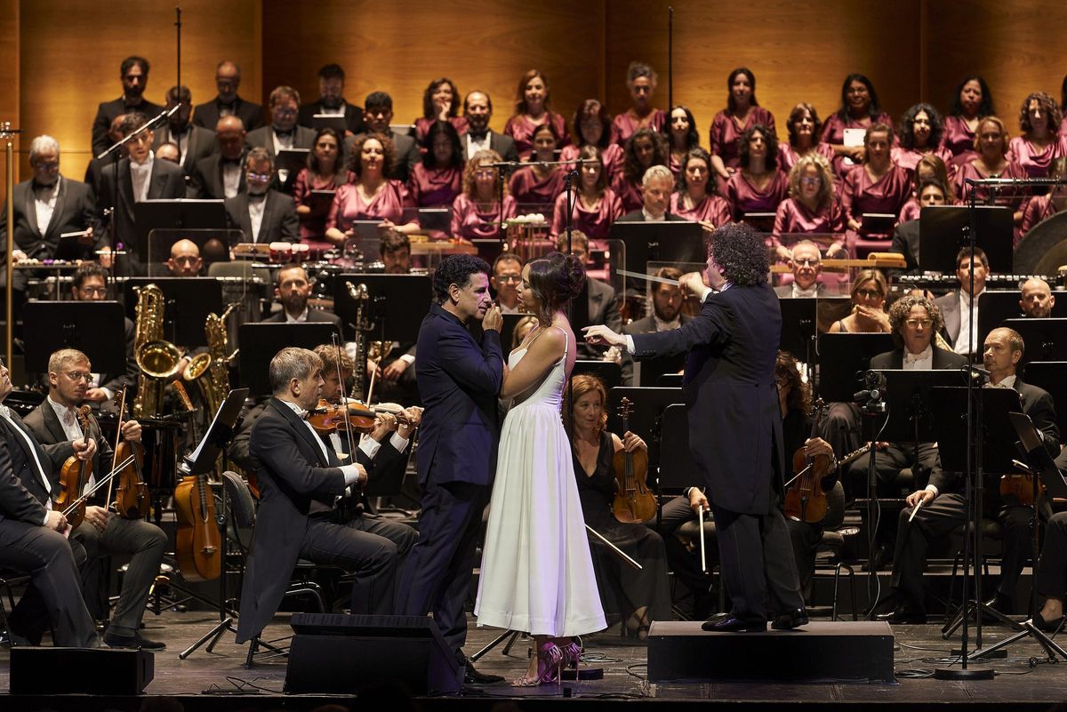 Juan Diego Flórez y Nadine Sierra en un momento de 'West Side Story' en el Liceu