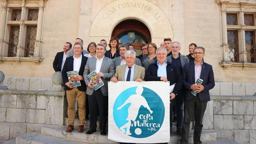 Los asistentes a la presentación en el Ajuntament d&#039;Alcúdia.