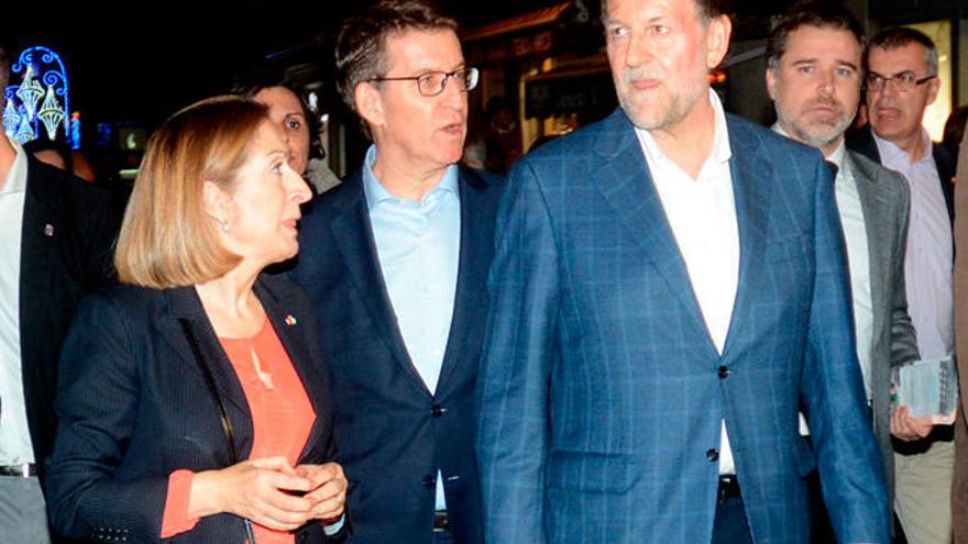 Feijóo y Ana Pastor junto a Rajoy tras la agresión ayer. //R. Vázquez