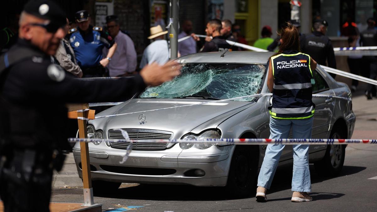 Agentes en el atropello que se produjo en el Paseo de Extremadura.