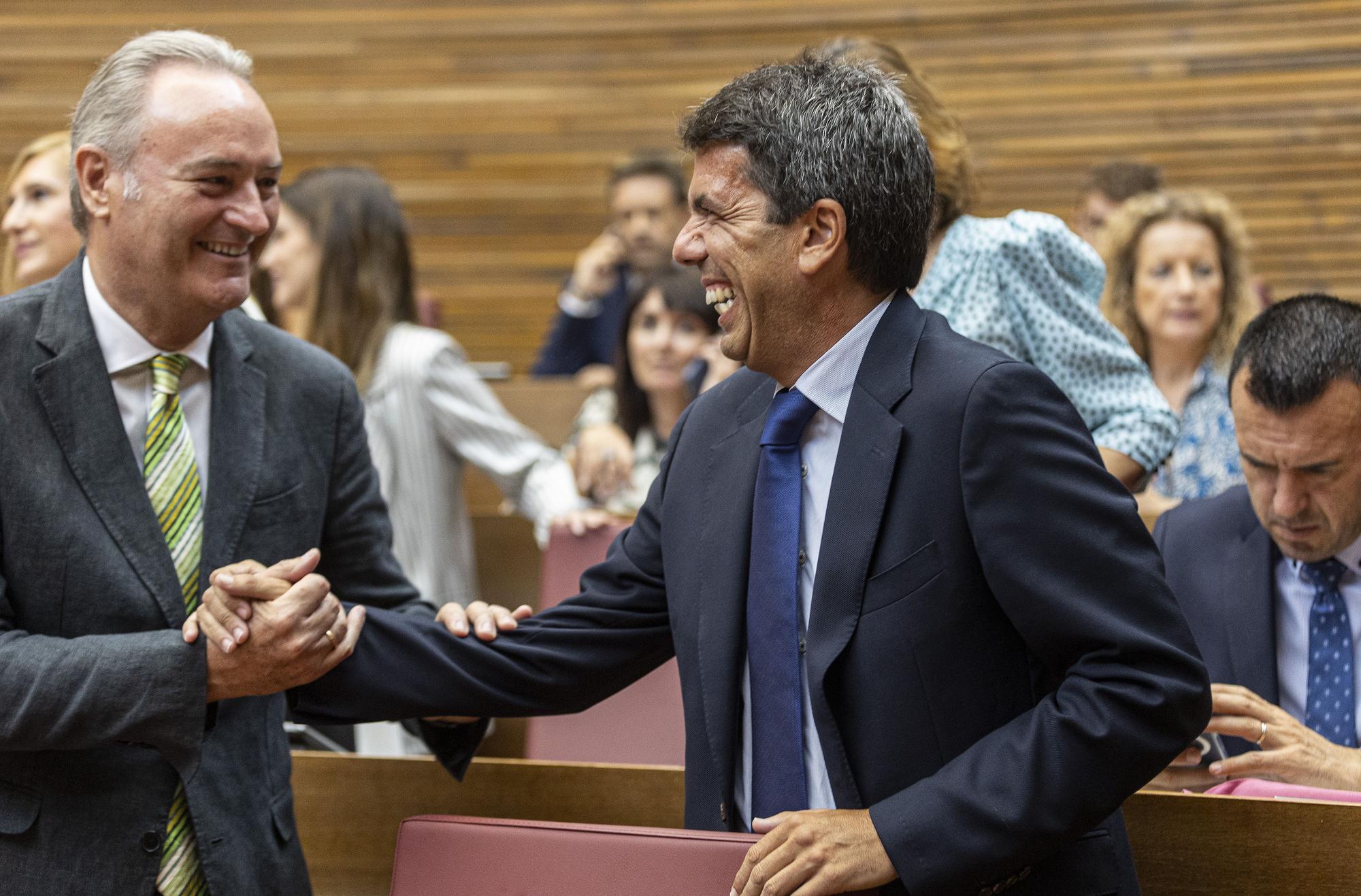 Las imágenes de Carlos Mazón durante el Pleno de Investidura