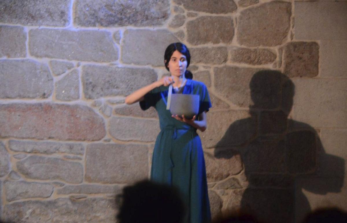 La performance «Nela estaba a forza do mar». | FIRMA