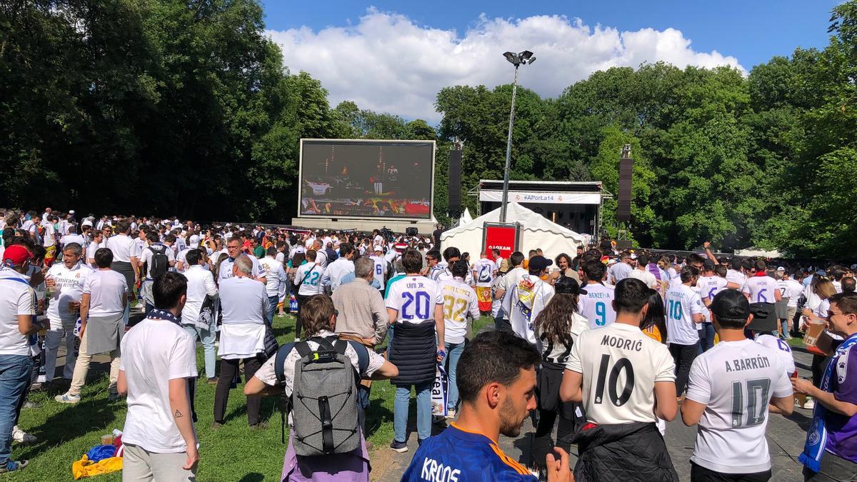 La &#039;fan zone&#039; de los seguidores del Real Madrid en Saint-Denis.