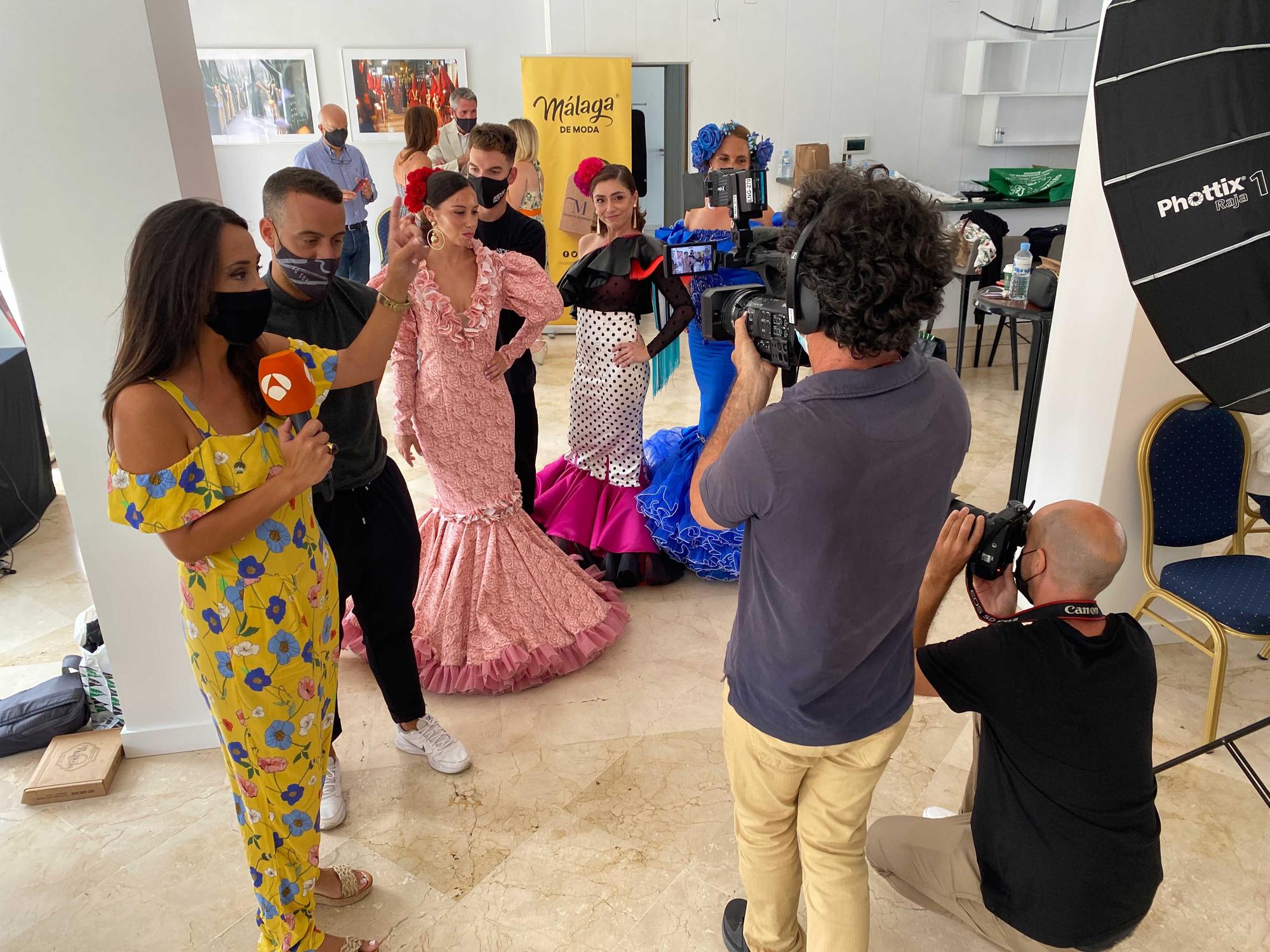 Preparativos de la exposición 'Héroes con volantes' de moda flamenca de Málaga de Moda