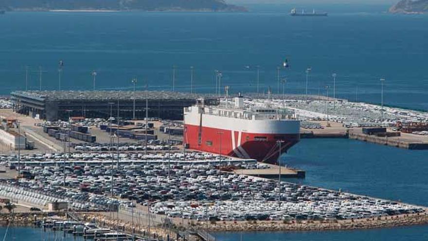 Terminal de carga de vehículos de Bouzas. // Ricardo Grobas