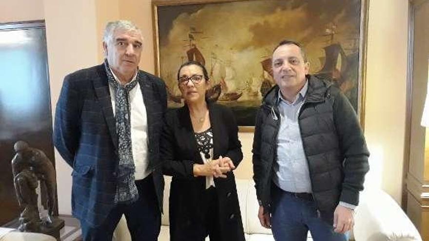 Maica Larriba junto a Luis Núñez y Alberto Silva. // Faro