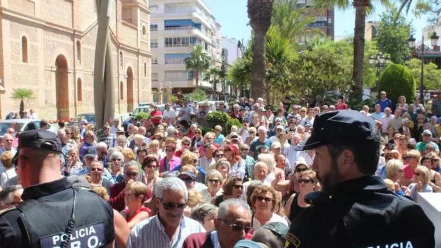 Los bares de la Tercera Edad de San Pascual y Pedro Lorca de Torrevieja siguen cerrados seis años después