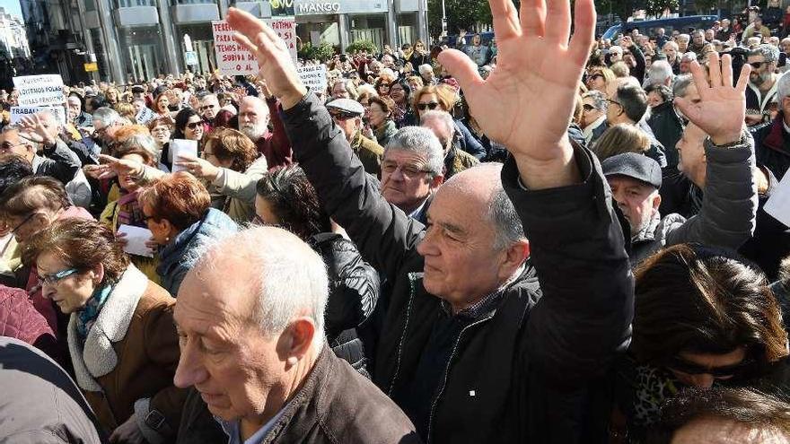 Protesta de pensionistas gallegos contra el alza del 0,25%, la pasada primavera. // Víctor Echave