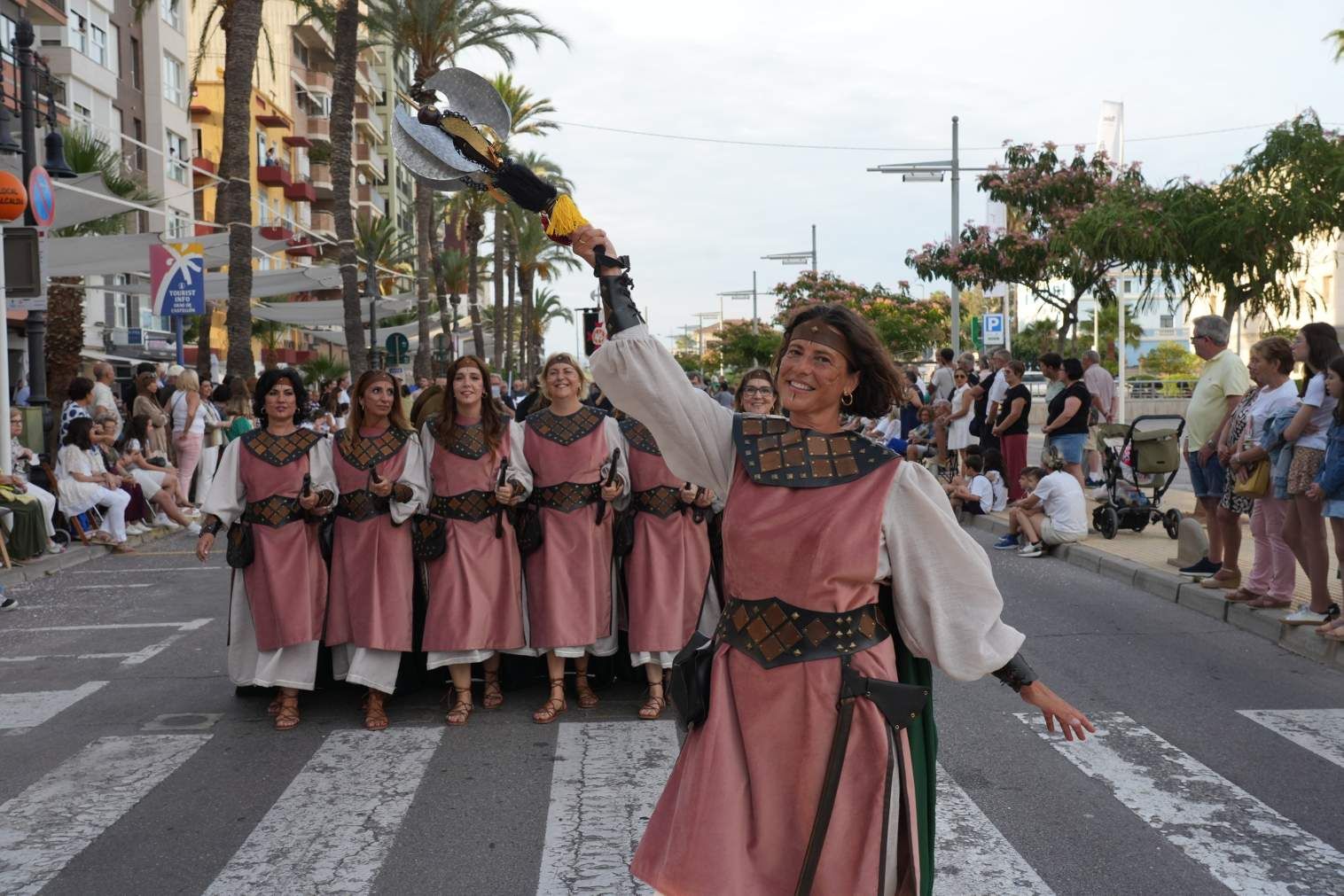 El Grau da inicio a las fiestas de Sant Pere con pólvora, bous y música